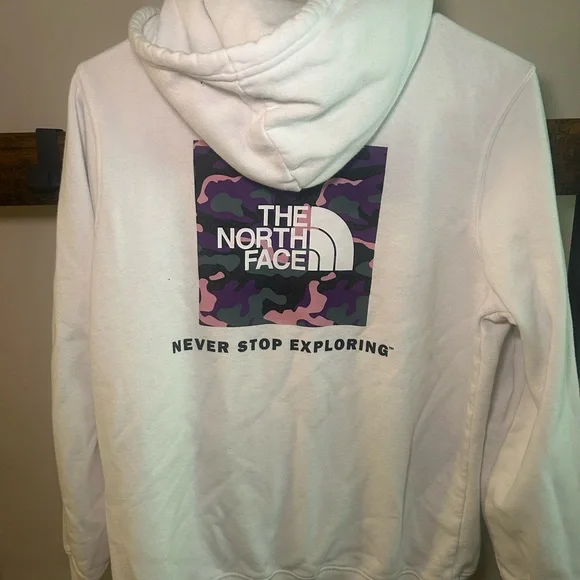 The North Face White Hoodie Size M – Classic Logo Streetwear Pullover - Picture 5 of 5
